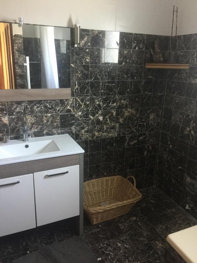 Chambre Pratique Avec Wc Et Vasque Attenant Du Rucher Naturaile Montagnac  Eksteriør billede